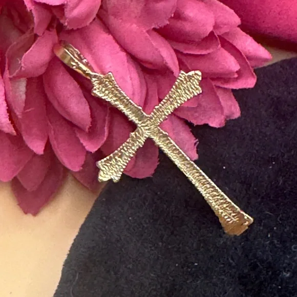 Yellow Gold 1.5” cross necklace pendant - Picture 4 of 13